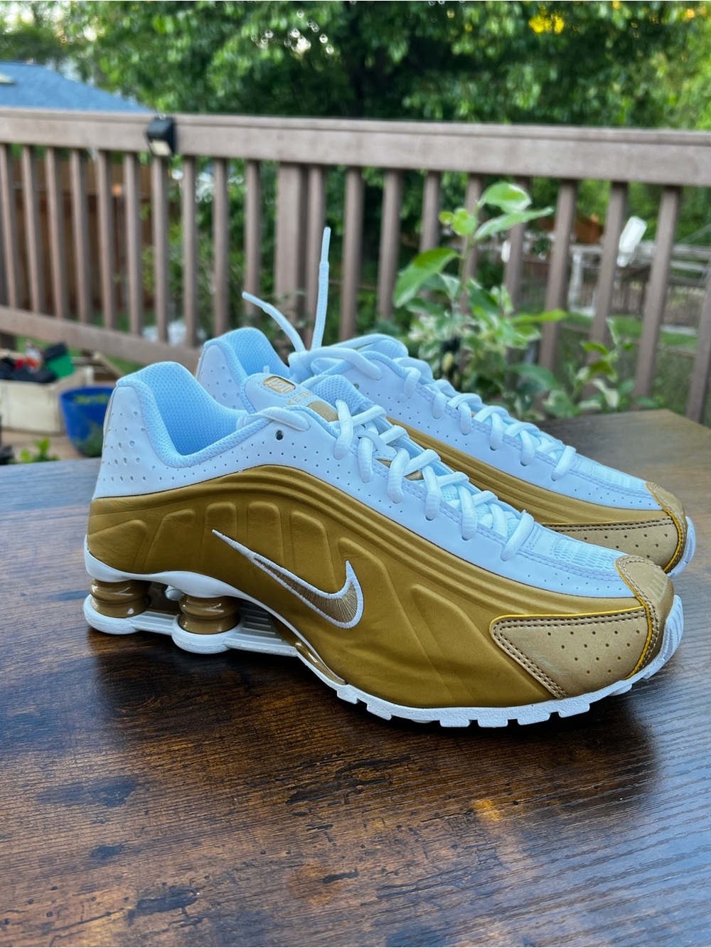 New Nike Shox R4 White Gold Sneaker Shoes Size US 6Y